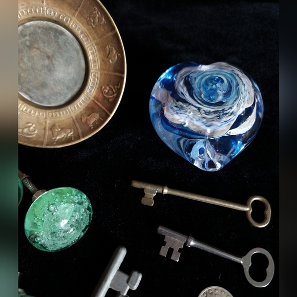 Grandpa's Vintage Antique Lot Glass Knobs Paperweight Trinket Dish Keys & Coins - Picture 4 of 16